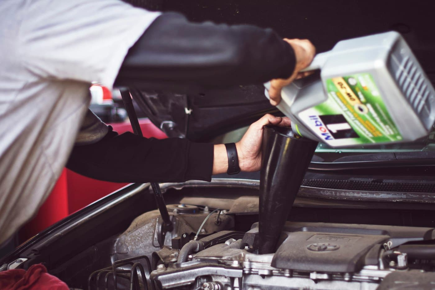 Motor diesel em manutenção